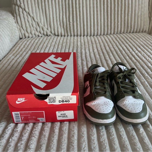Nike Dunk Low Medium Olive (W) - Picture 9 of 9